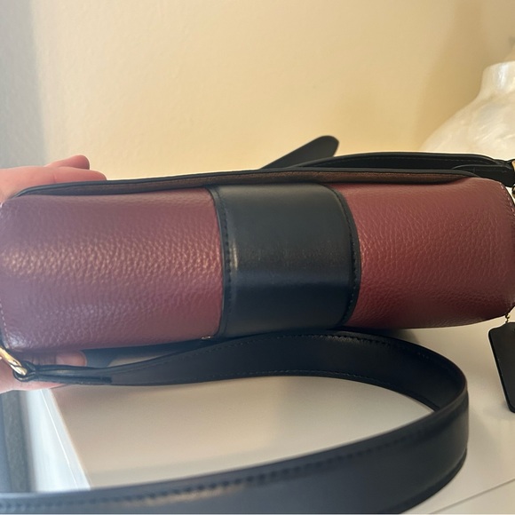 Coach Grace - Picture 5 of 11